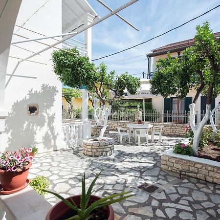 The Orange Garden Apartment Касиопи Екстериор снимка
